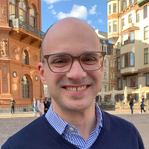 portrait of Kevin Karnes