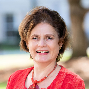 portrait of Valérie Loichot 